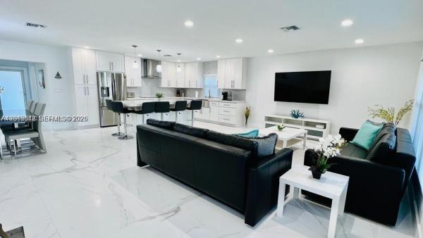 Dalton View, 218 SE 3rd Pl, Dania Beach, Florida 33004, image 2