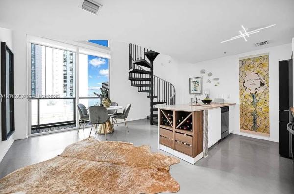 Met 1, 300 S Biscayne Blvd #L-1232, Miami, Florida 33131, image 1