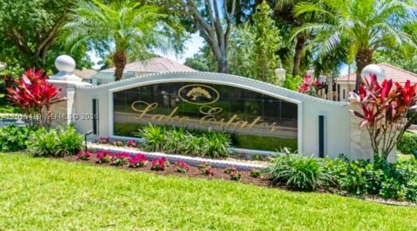 Rolling Hills Golf And Tennis Club, 8146 N Savannah Cir, Davie, Florida 33328, image 1