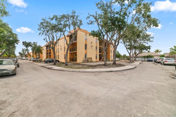 Bella Venezia, 525 W 69th St #306, Hialeah, Florida 33014, image 1