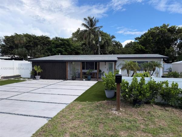 Pinecrest Acres, 310 NE 12th Ave, Pompano Beach, Florida 33060, image 2