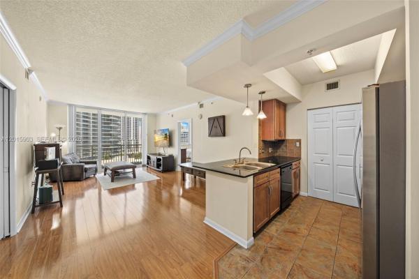Cite On The Bay East, 2000 N Bayshore Dr #1005, Miami, Florida 33137, image 1