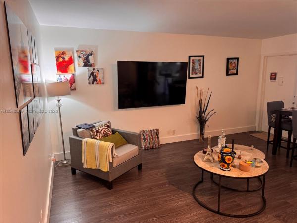 Beverly Hills, 5300 Washington St #214J, Hollywood, Florida 33021, image 2