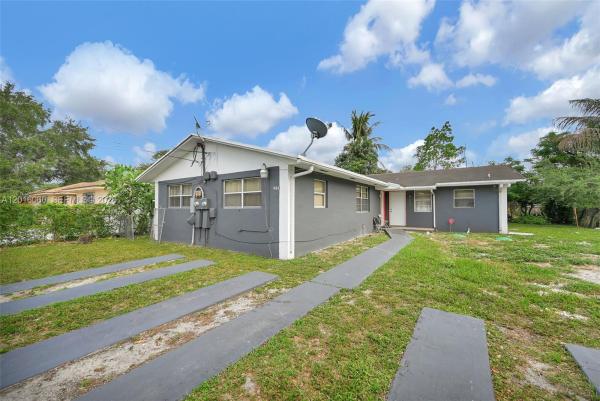 2352 NW 102nd St, Unincorporated Dade County, Florida 33147, image 2
