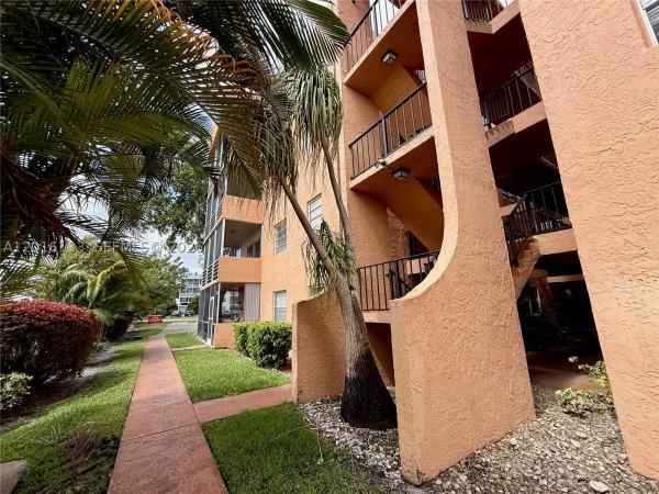 Quail Run Of Sunrise, 3048 E Sunrise Lakes Dr #220, Sunrise, Florida 33322, image 2