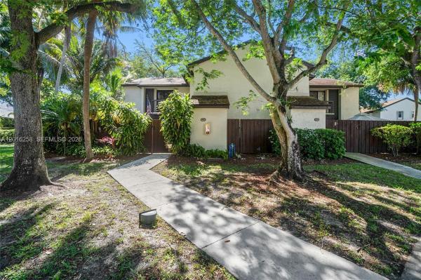 Karanda Village 1, 3607 Cocoplum Cir #34104, Coconut Creek, Florida 33063, image 1
