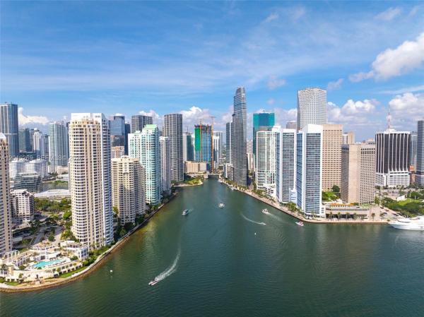 Met 1, 300 S Biscayne Blvd #L-L02, Miami, Florida 33131, image 1