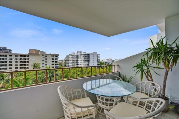 Commodore Club West, 155 Ocean Lane Dr #707, Key Biscayne, Florida 33149, image 1