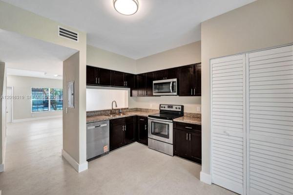 Coconuts, 43 Simonton Cir, Weston, Florida 33326, image 1