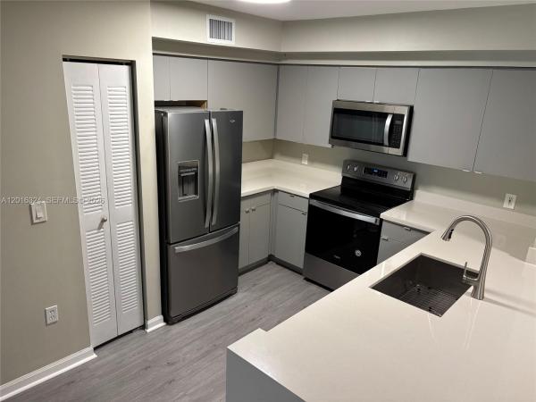 Regent Park At Young Circle, 1900 Van Buren St #201B, Hollywood, Florida 33020, image 2