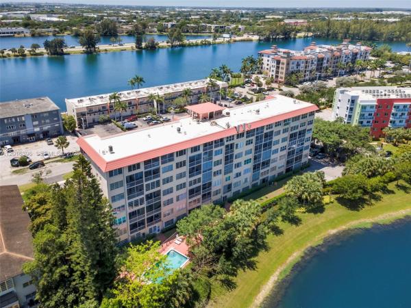 Montecristi Country Club, 1101 Crystal Lake Dr #203, Deerfield Beach, Florida 33064, image 2