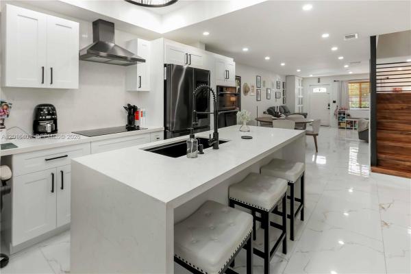 Palm Townhouse, 2200 Monroe St #12, Hollywood, Florida 33020, image 1