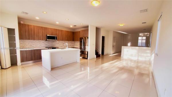 7210 NW 103rd Path, Doral, Florida 33178, image 1