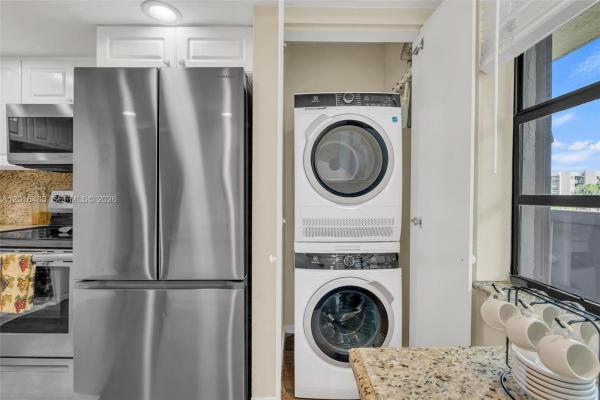 Colony Point, 1101 Colony Point Cir #309, Pembroke Pines, Florida 33026, image 2