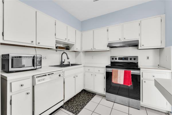 Hillcrest, 4001 Hillcrest Dr #812, Hollywood, Florida 33021, image 2
