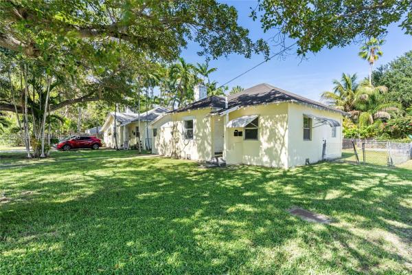 8701 NE 8th Ct, Unincorporated Dade County, Florida 33138, image 3