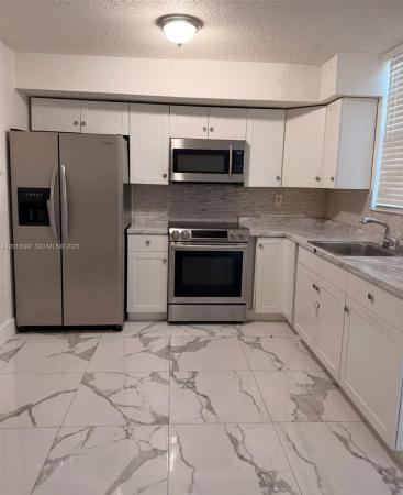 Lee Park, 6170 SW 68th St #21, South Miami, Florida 33143, image 1