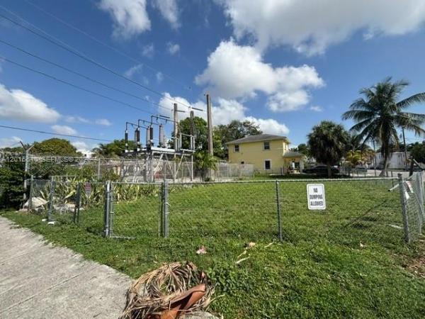 Waddells, 193 NW 16th St, Miami, Florida 33136, image 2