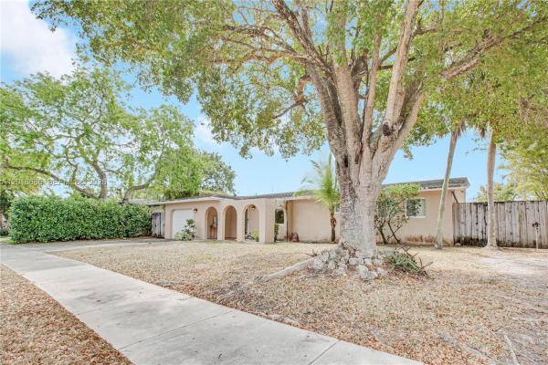 Villa Malaga, 9330 SW 165th St, Palmetto Bay, Florida 33157, image 1