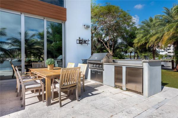 Golden Isles, 400 Tamarind Dr, Hallandale Beach, Florida 33009, image 1