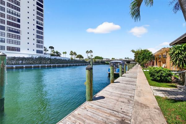 Harbourwood Villas, 2619 S Parkview Dr, Hallandale Beach, Florida 33009, image 2