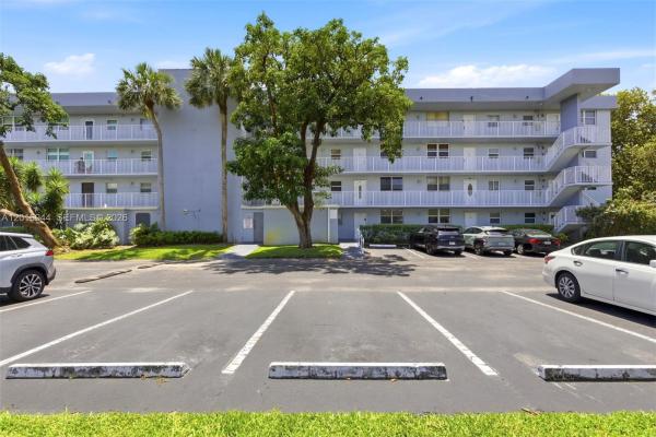 Royal Park, 111 Royal Park Dr #2E, Oakland Park, Florida 33309, image 1