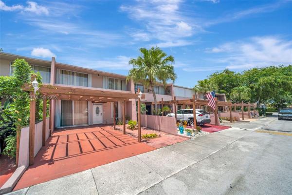 14154 SW 62nd St, Unincorporated Dade County, Florida 33183, image 1