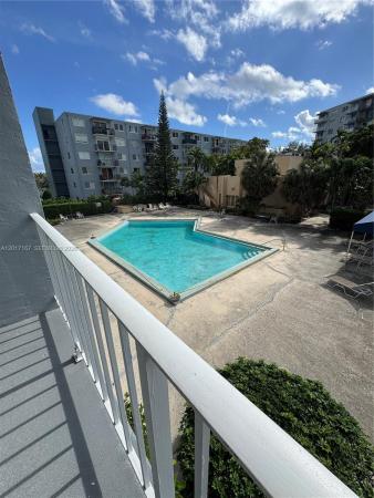 3 Horizons North, 1470 NE 125th Ter #205, North Miami, Florida 33161, image 2