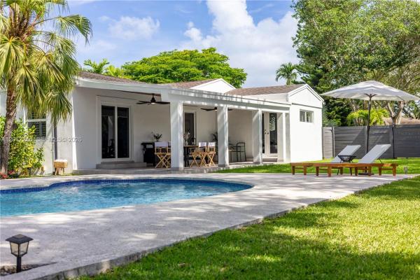 7000 SW 59th St, Unincorporated Dade County, Florida 33143, image 1