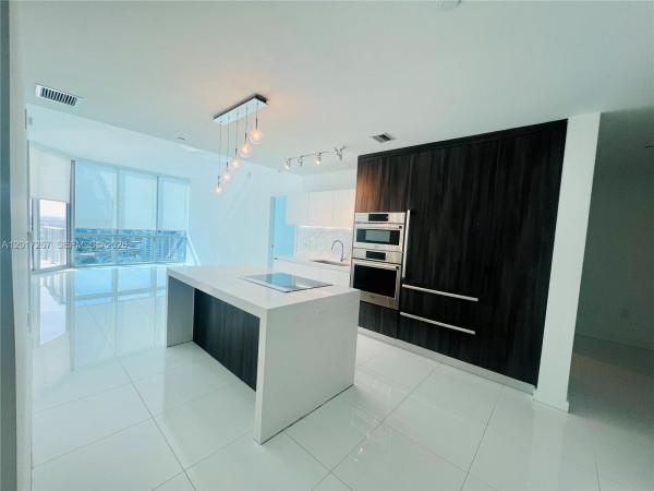 Paramount Miami Worldcenter, 851 NE 1st Ave #2808, Miami, Florida 33132, image 1