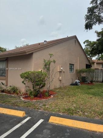 Townhomes Of Rock Creek, 19 Chestnut Cir, Cooper City, Florida 33026, image 2