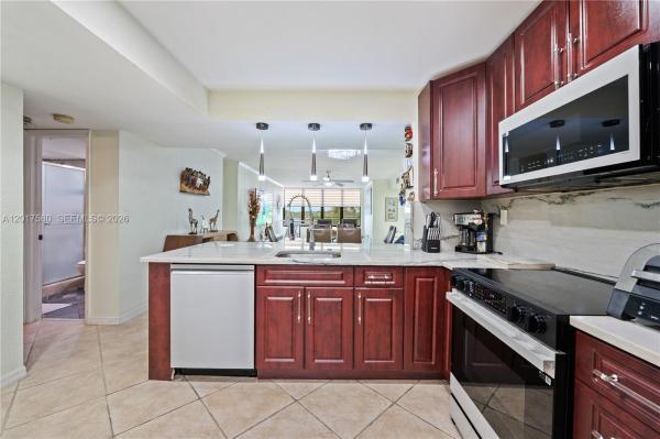 Applewood Village 2, 2768 S Carambola Cir S #403, Coconut Creek, Florida 33066, image 2