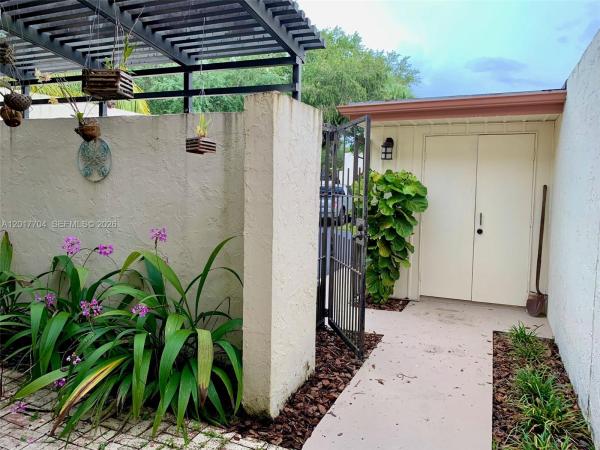 7655 SW 106th Ave, Unincorporated Dade County, Florida 33173, image 3
