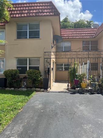 7106 NW 169th St, Hialeah, Florida 33015, image 1