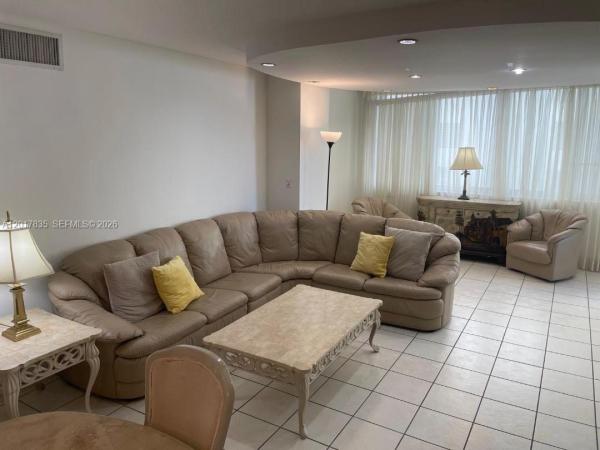 The Carriage Club, 5005 Collins Ave #424, Miami Beach, Florida 33140, image 1