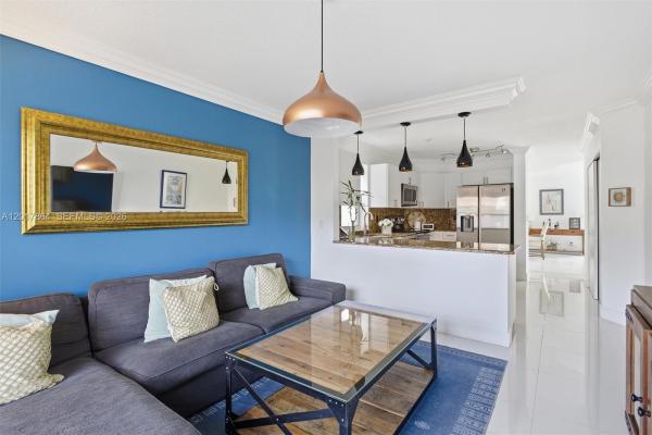 Emerald Isle, Weston, Florida 33326, image 1