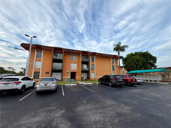 9429 SW 76th St #W25, Unincorporated Dade County, Florida 33173, image 1