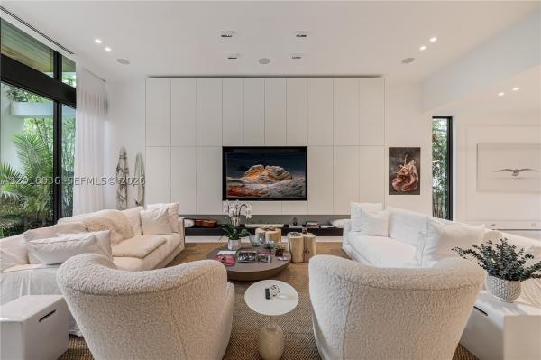 Biscayne Island Estates, 1092 N Venetian Dr, Miami, Florida 33139, image 1