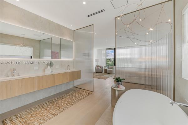 Biscayne Island Estates, 1092 N Venetian Dr, Miami, Florida 33139, image 3