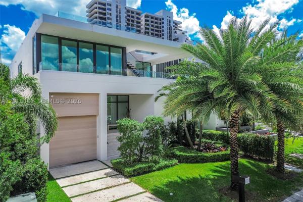 Biscayne Island Estates, 1092 N Venetian Dr, Miami, Florida 33139, image 1
