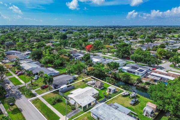 Bel Aire, 9940 Belgrade Rd, Cutler Bay, Florida 33157, image 2