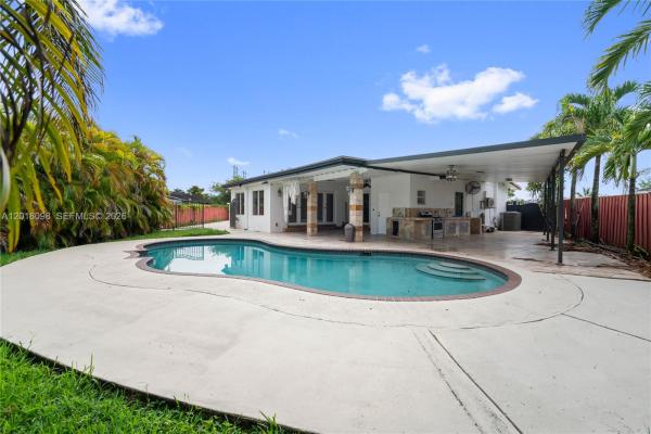 13611 SW 77th St, Unincorporated Dade County, Florida 33183, image 1