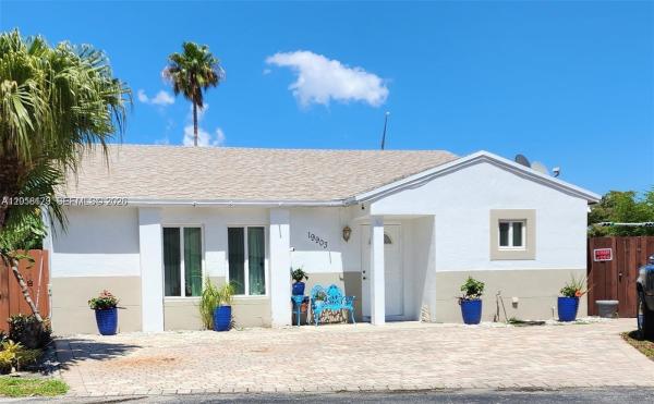 19903 NW 67th Circle Ct, Hialeah, Florida 33015, image 1