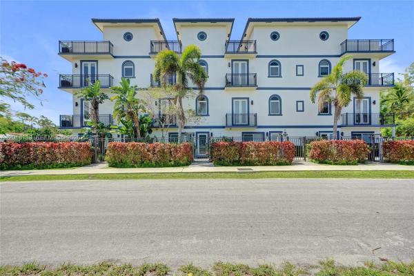 Piazza Navona, 820 NE 7th St #G, Fort Lauderdale, Florida 33304, image 1