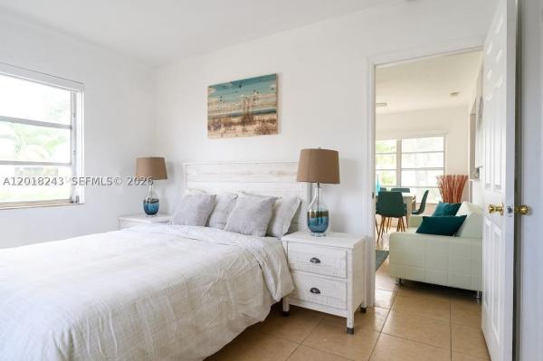 Hollywood Lakes, 699 S Federal Hwy, Hollywood, Florida 33020, image 1