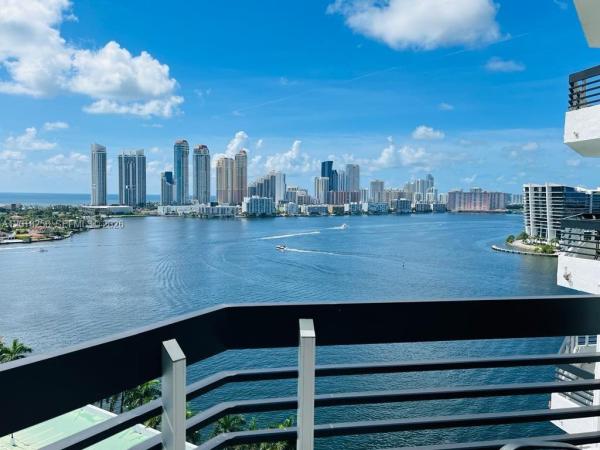 Mystic Pointe Tower 500, 3530 Mystic Pointe Dr #2312, Aventura, Florida 33180, image 2