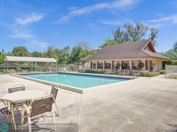 Sabal Palm Of Pine Island Ridge, 1931 Sabal Palm Dr #301, Davie, Florida 33324, image 3