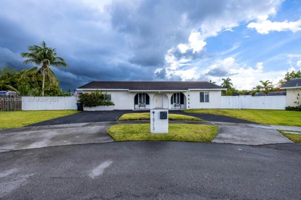 16713 SW 107th Pl, Unincorporated Dade County, Florida 33157, image 1