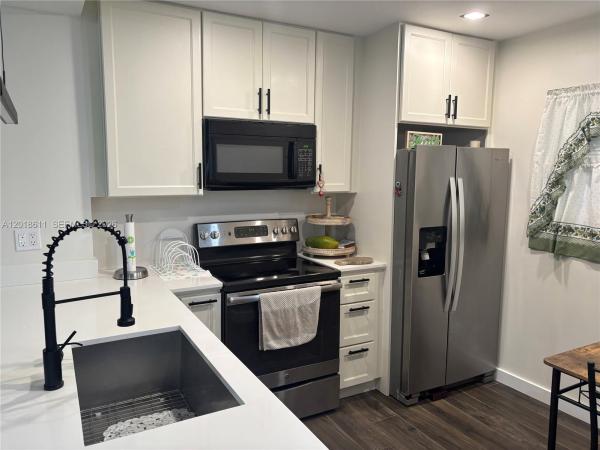 Cambridge House Of Carriage Hills, 300 Berkley Rd #212, Hollywood, Florida 33024, image 2