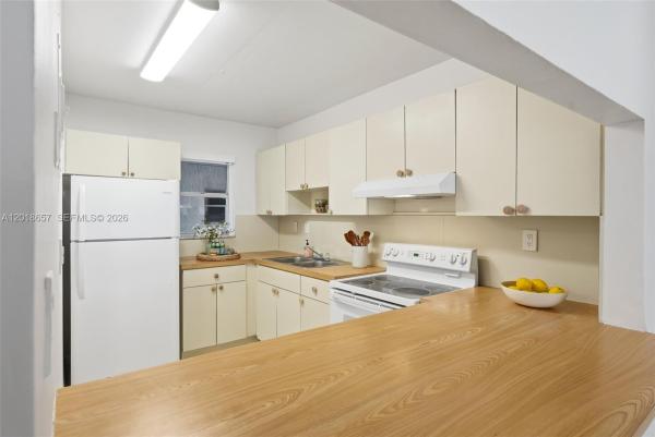 Gratigny Park, 305 W 68th St #206, Hialeah, Florida 33014, image 1